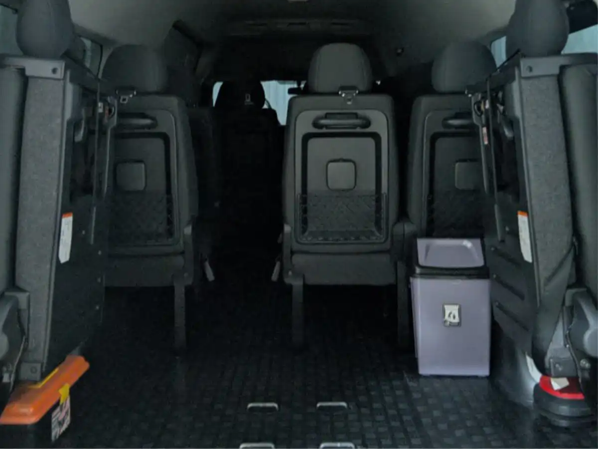 Sewa Hiace Commuter Makassar