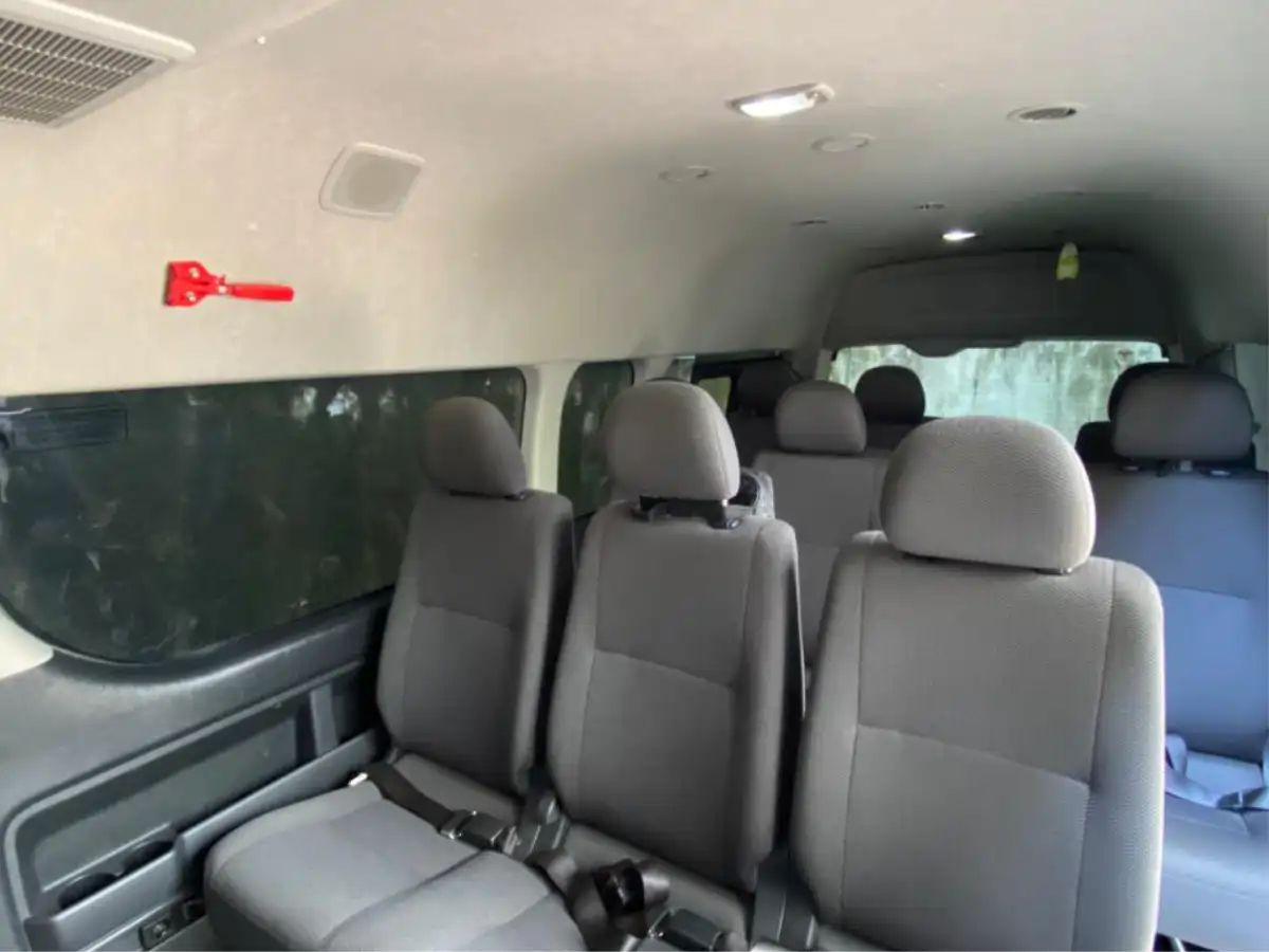 Sewa Hiace Commuter Makassar
