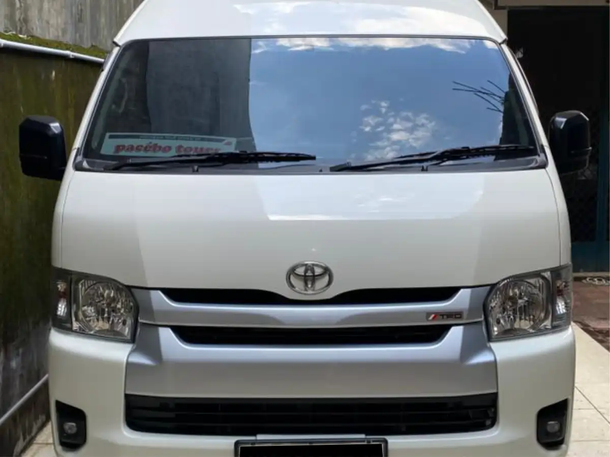 Sewa Hiace Commuter Makassar