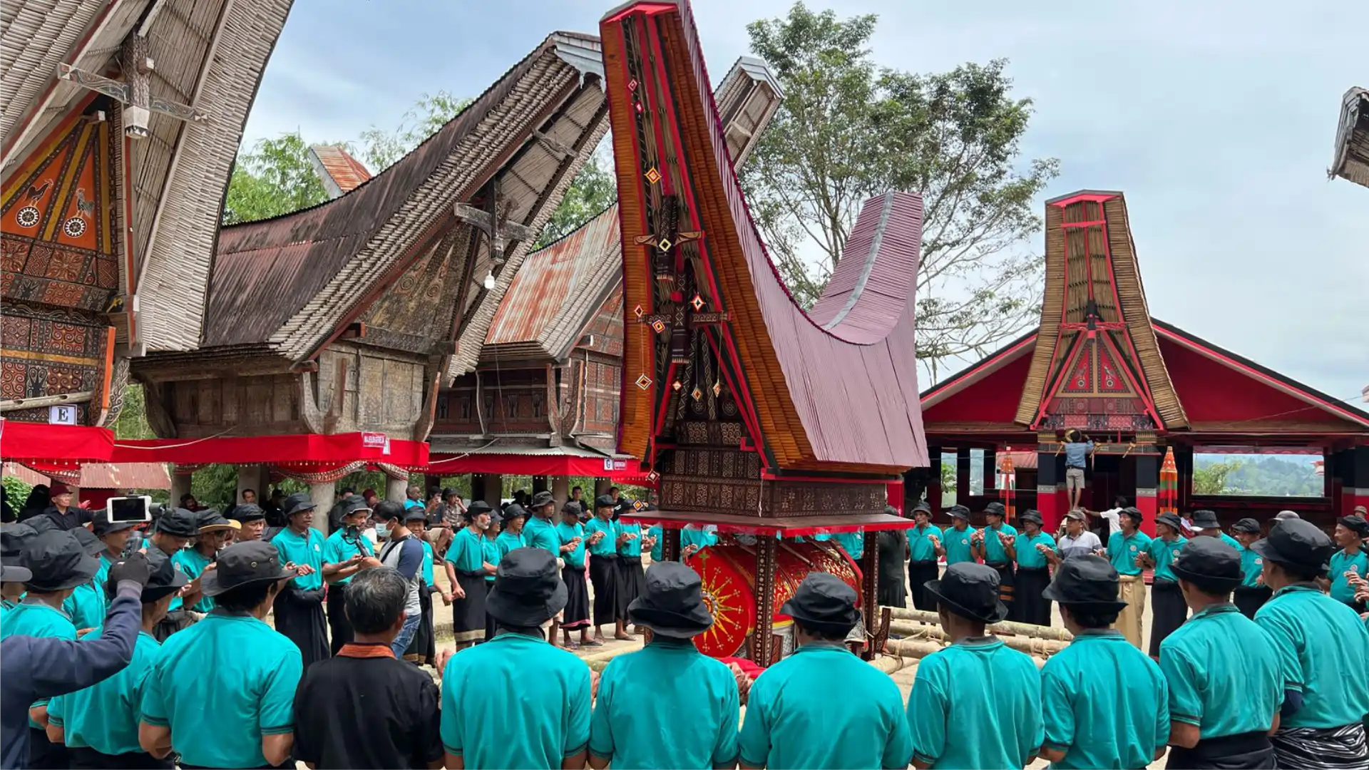 Toraja — Antenati, megaliti e vita sugli altopiani
