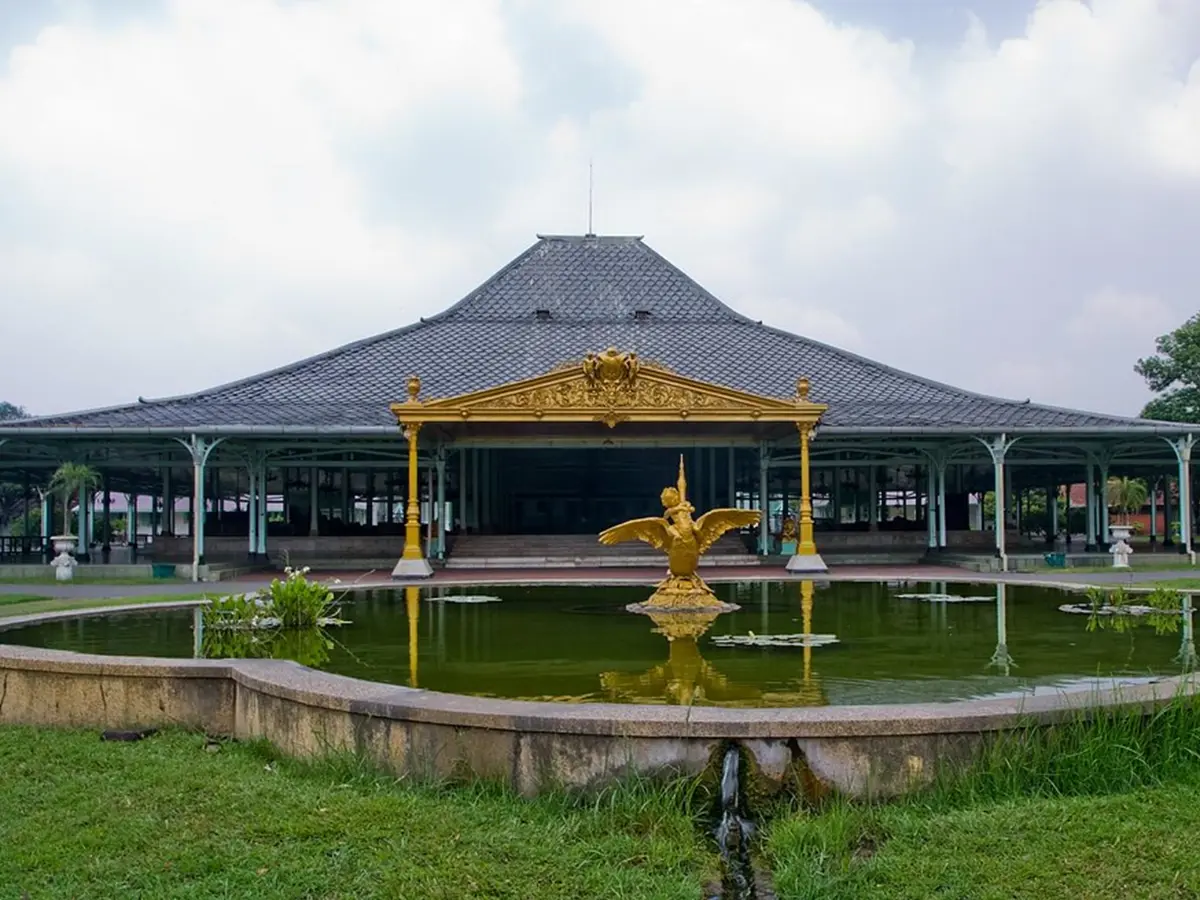 Solo → Mangkunegaran Palace → Tawangmangu → Cetho Temple → Sukuh Temple → Solo