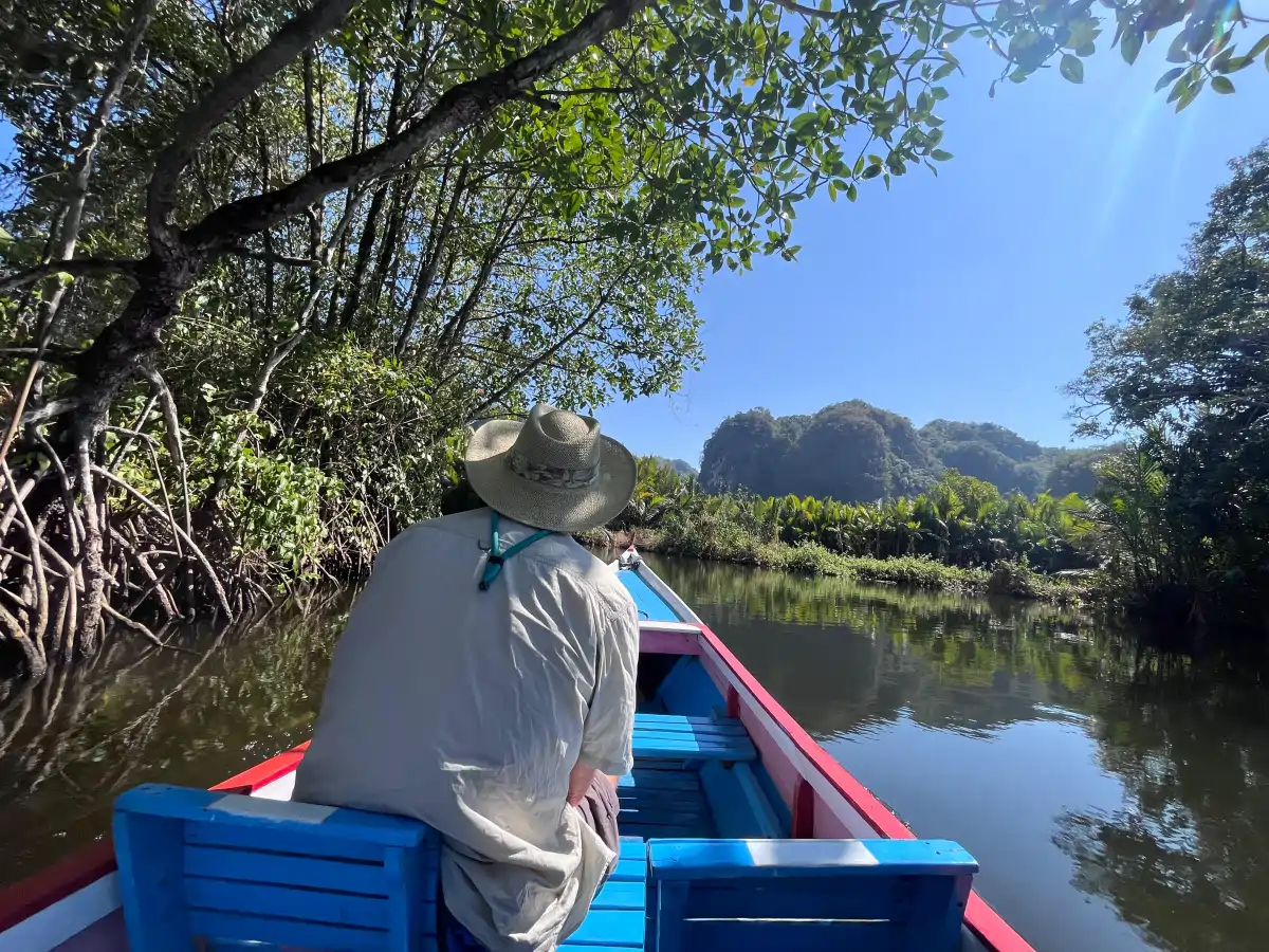 Makassar → Rammang-Rammang → Parepare → Bambapuang → Toraja