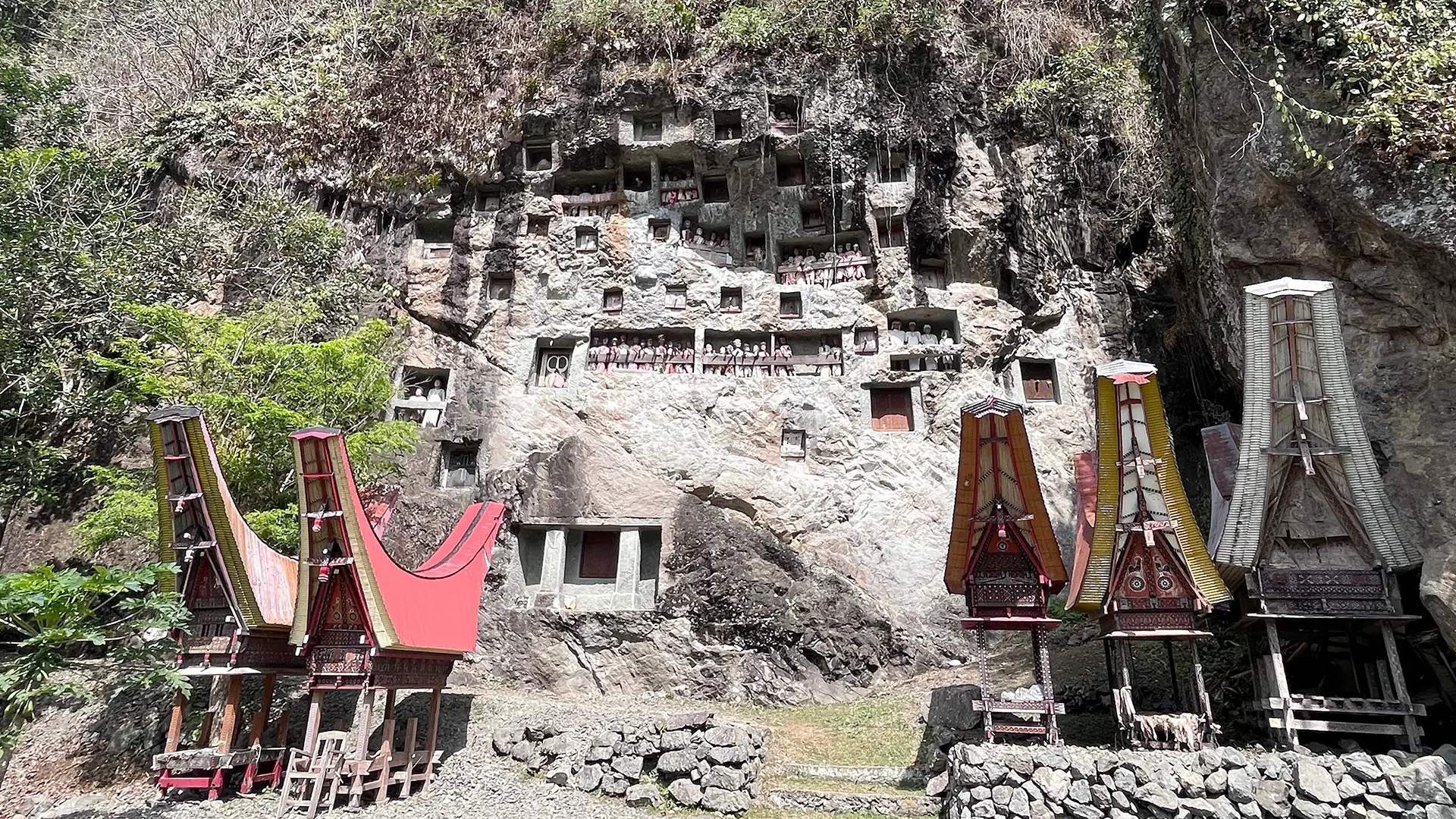 Toraja — Tongkonan, Cliffs & Living Traditions