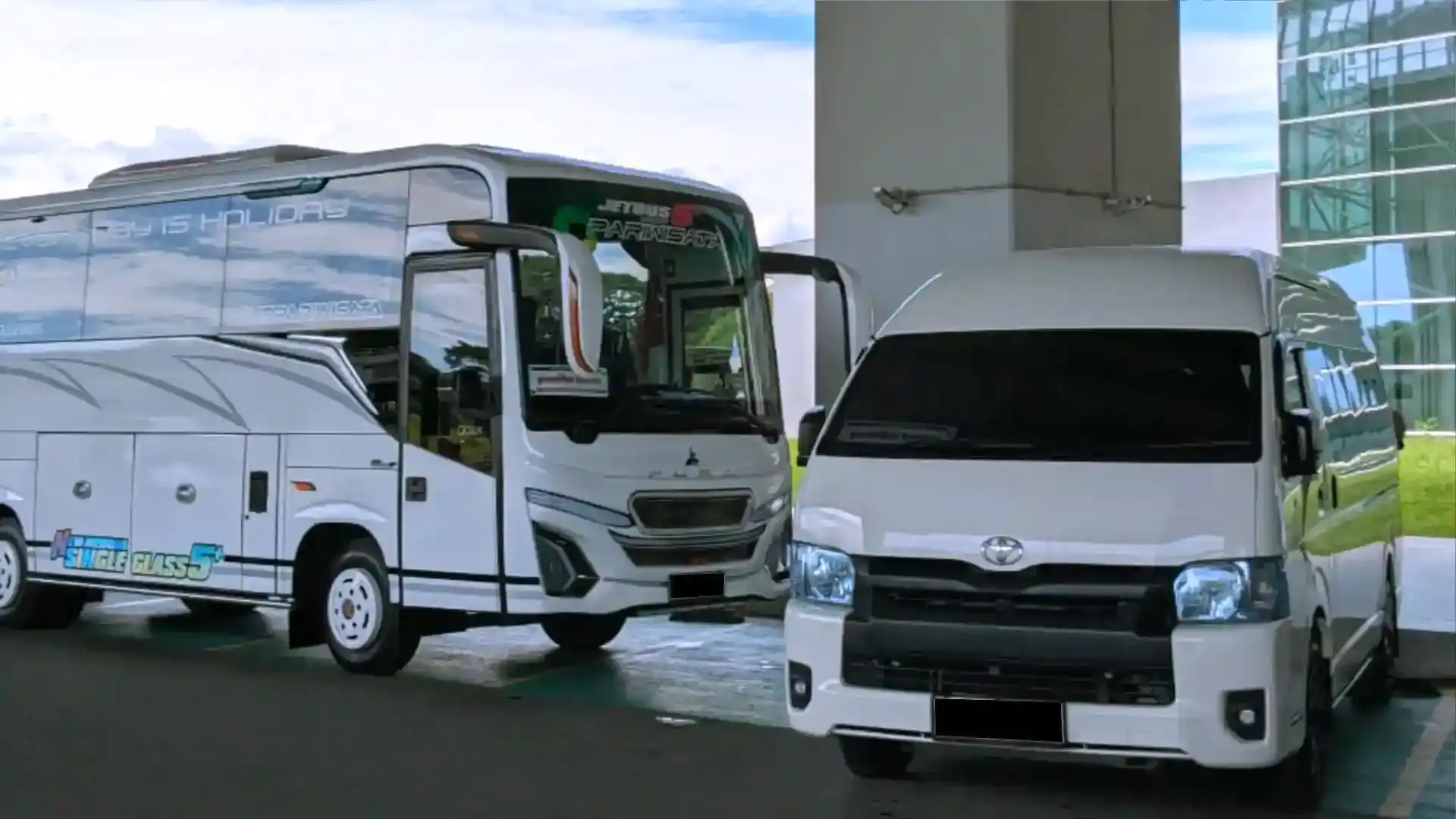 Sewa Bus Pariwisata & Hiace di Makassar