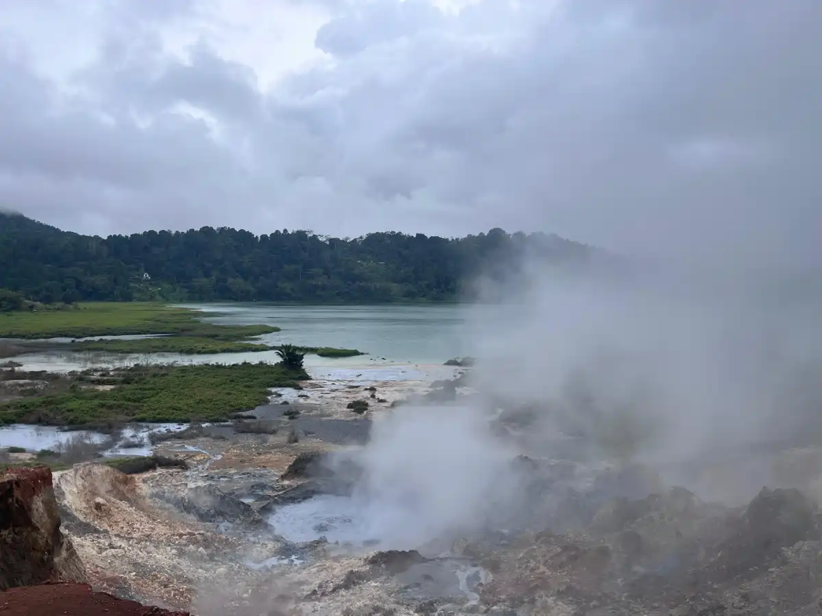 Bandara Sam Ratulangi → Gunung Mahawu → Danau Linow → Manado
