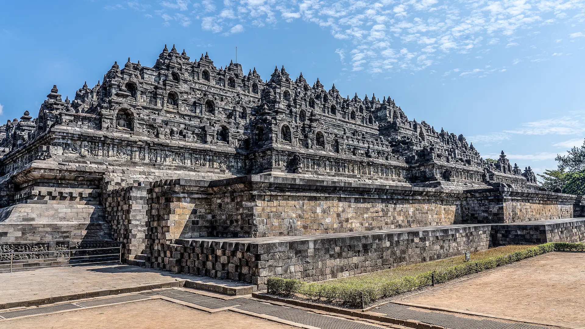 Java, Bali & Sulawesi: Sacred Temples & Ancestral Highlands